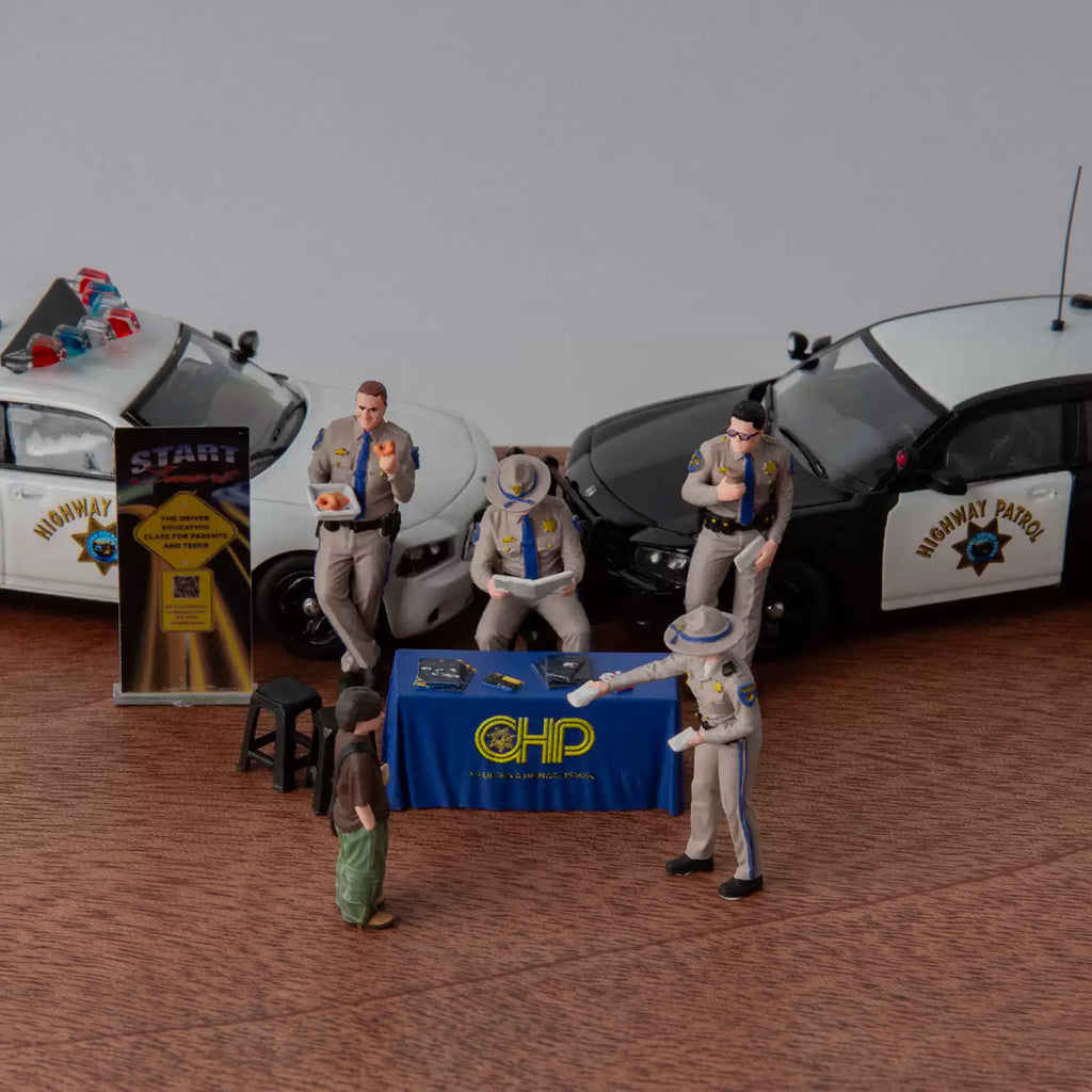 1:64 California Highway Patrol Miniature Figures & Accessories
