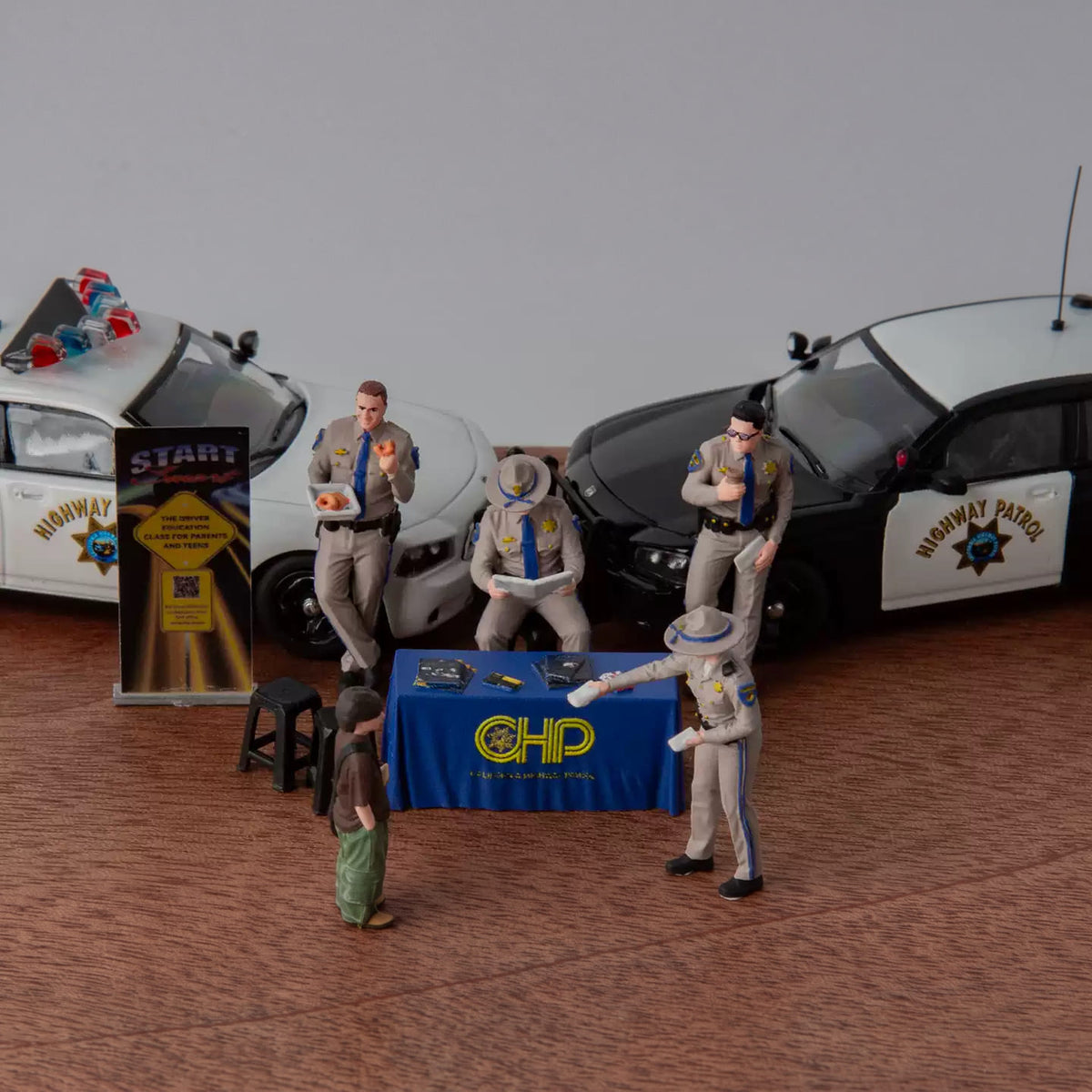 1:64 California Highway Patrol Miniature Figures & Accessories