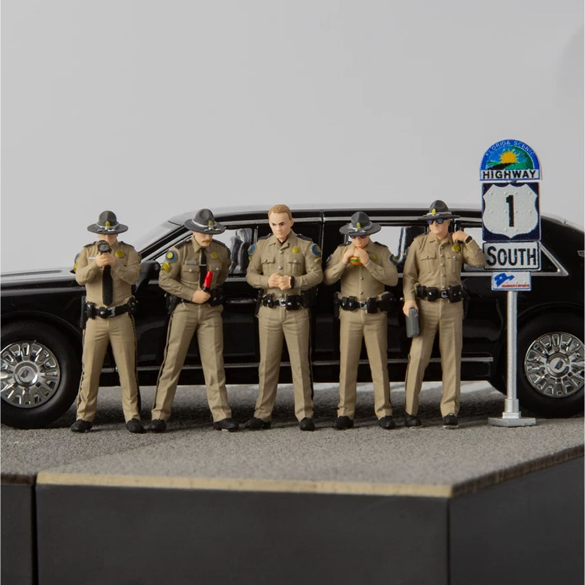 1:64 Florida Highway Patrol Officers & Highway Sign Model Set