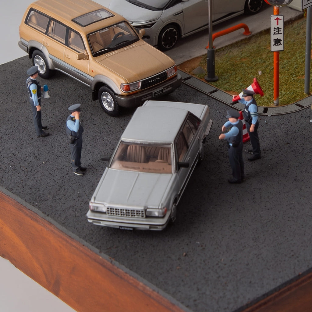 1:64 Japanese Police Miniature Figure Set