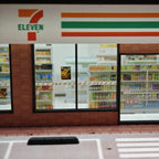 7-Eleven Convenience Store – 1:64 LED Diorama for Diecast Collectors