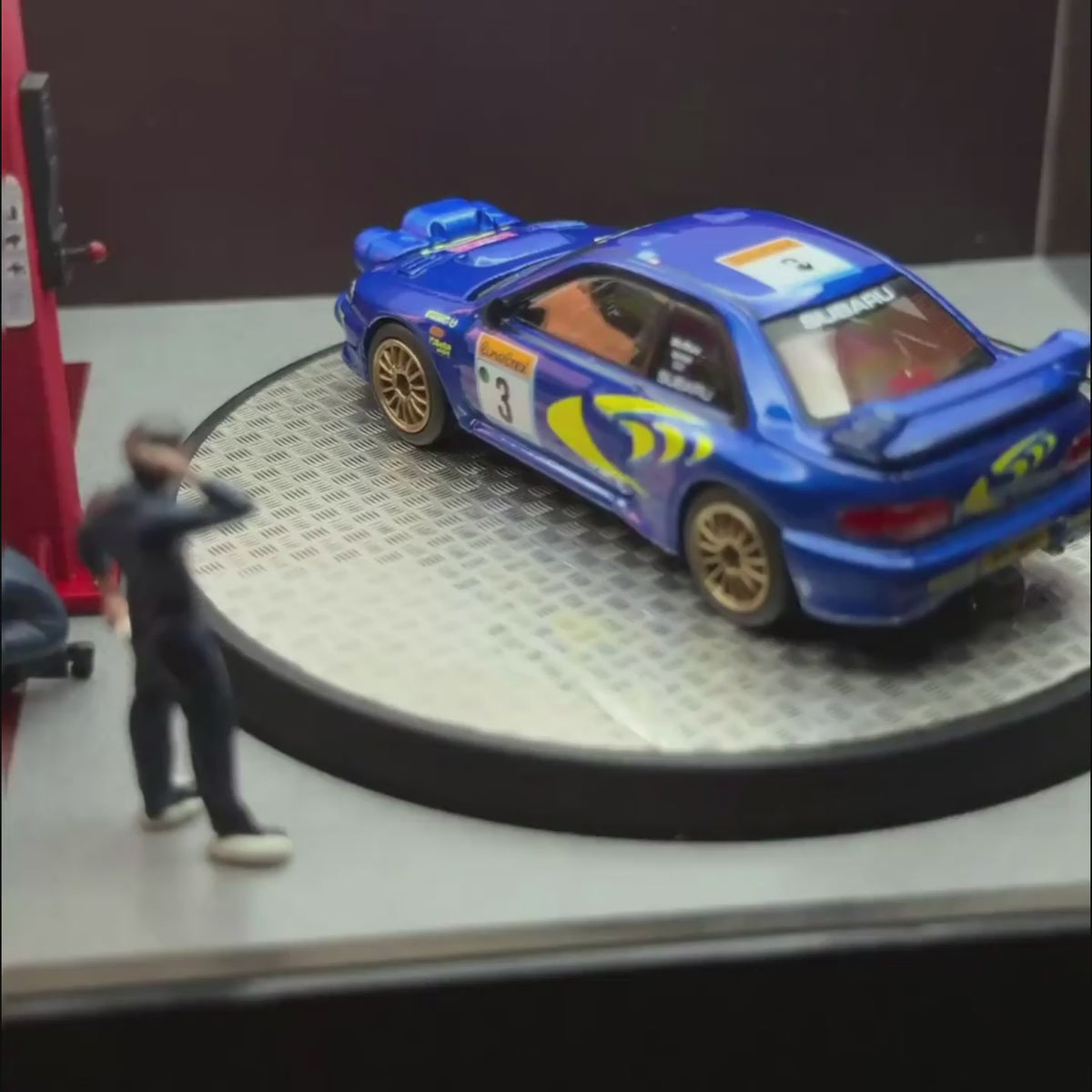 1/64 デスクトップ回転展示ケース・03ガレージ